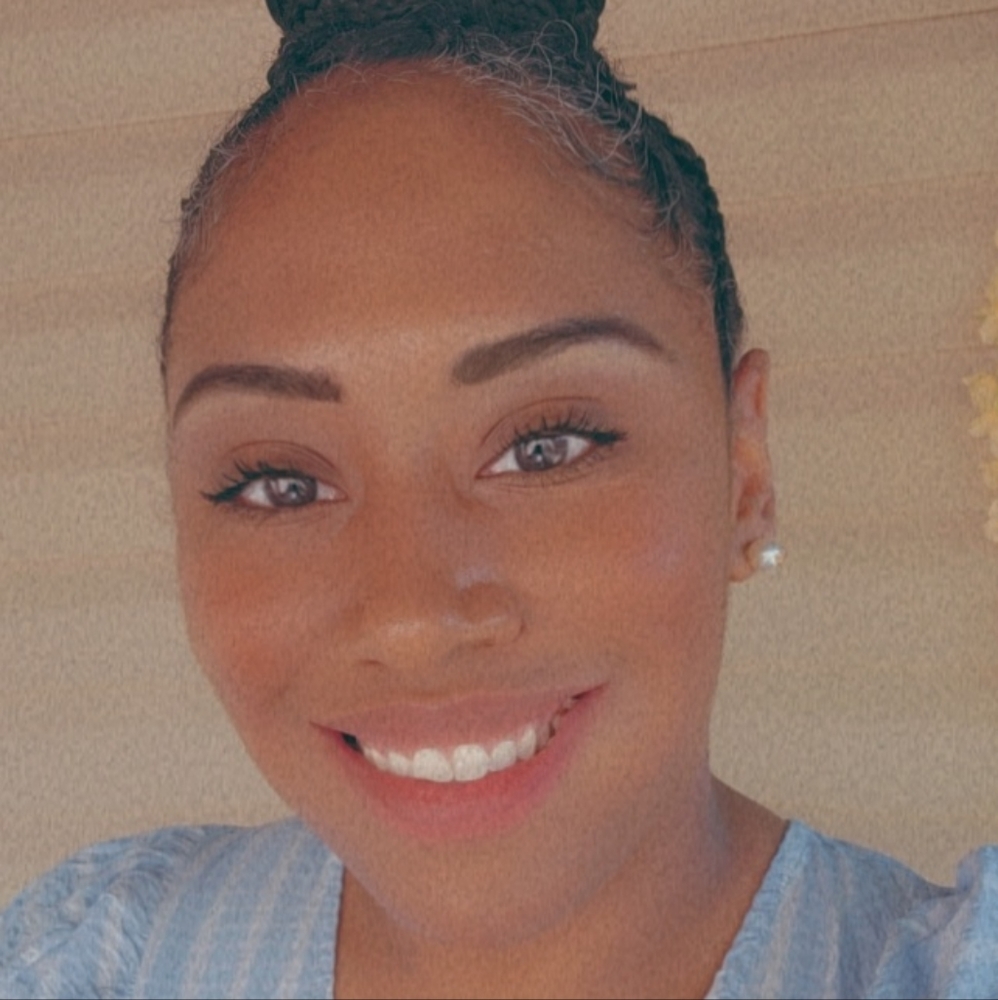 Meet your Posher, Yesenia